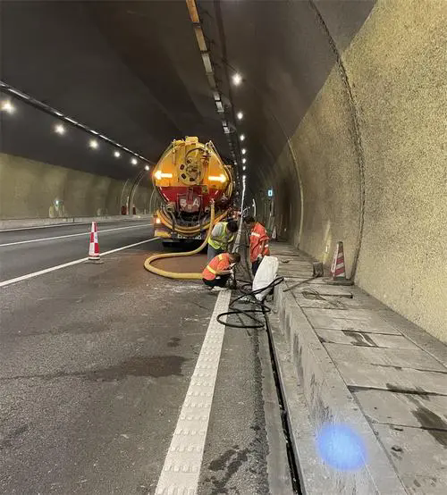 通化隧道排水渠清淤
